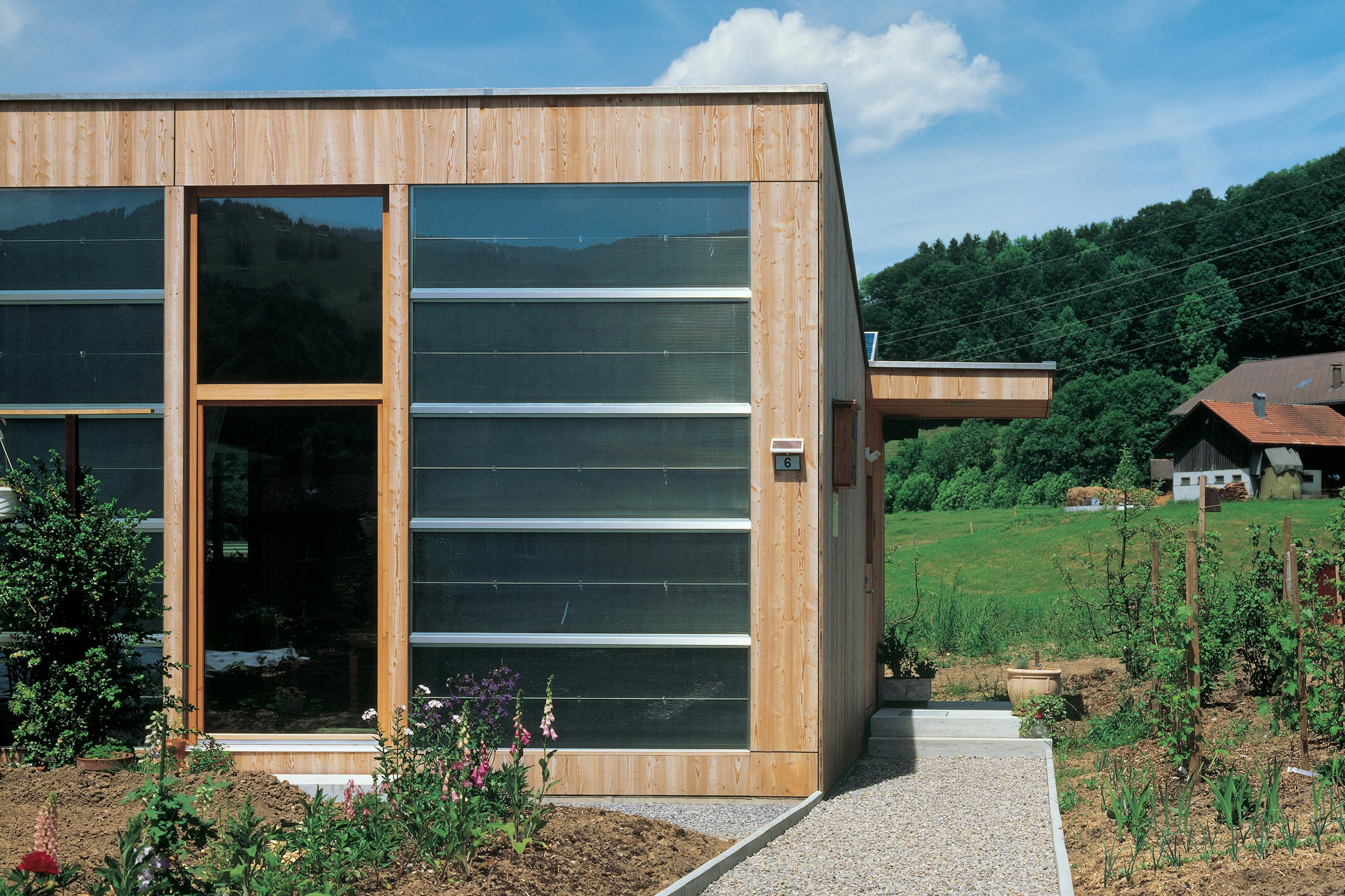 Solarhaus III Ebnat-Kappel Seitliche Ansicht