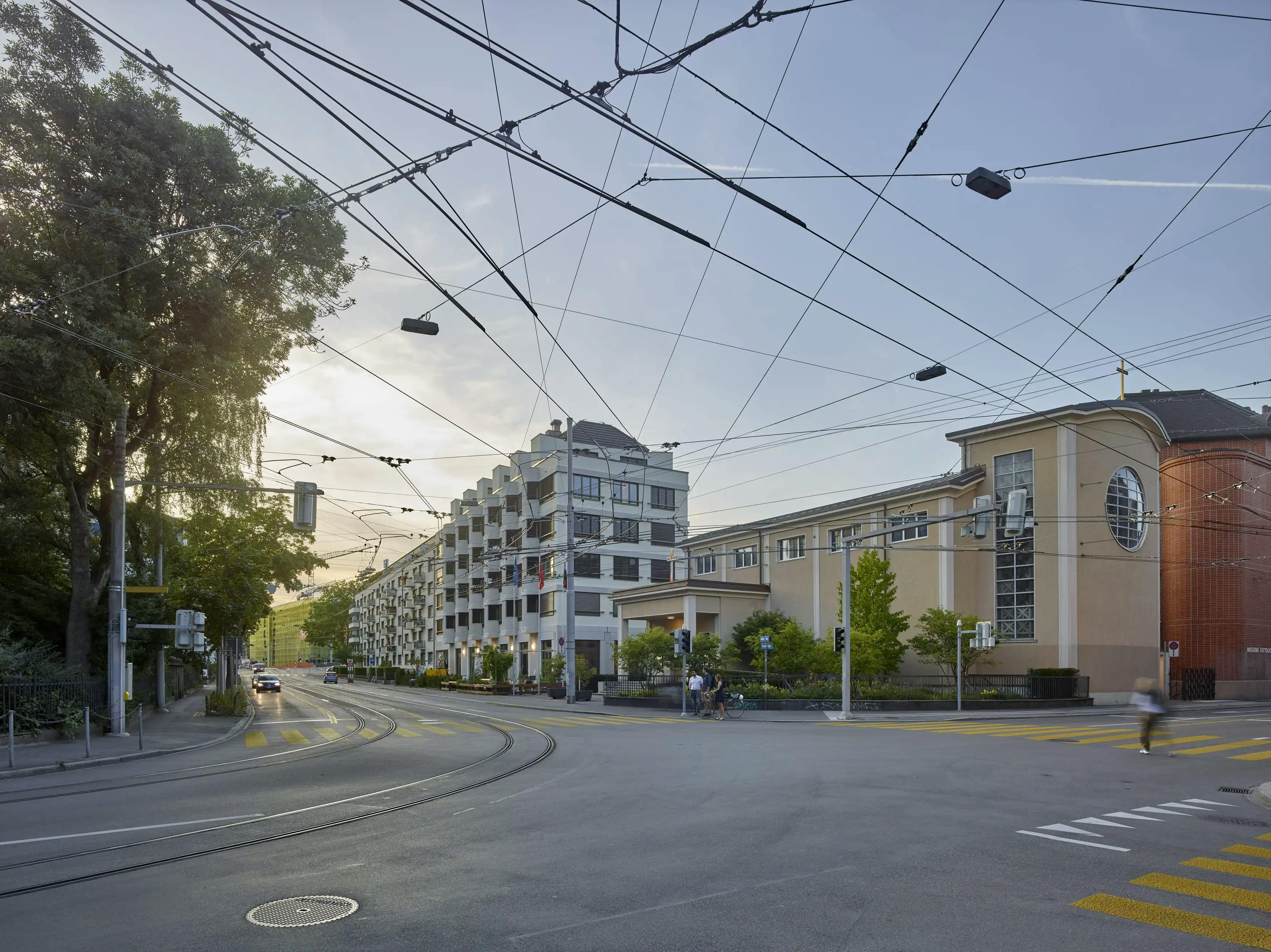 Hohlstrasse, Zürich, Aussenansicht schräg mit Abendsonne