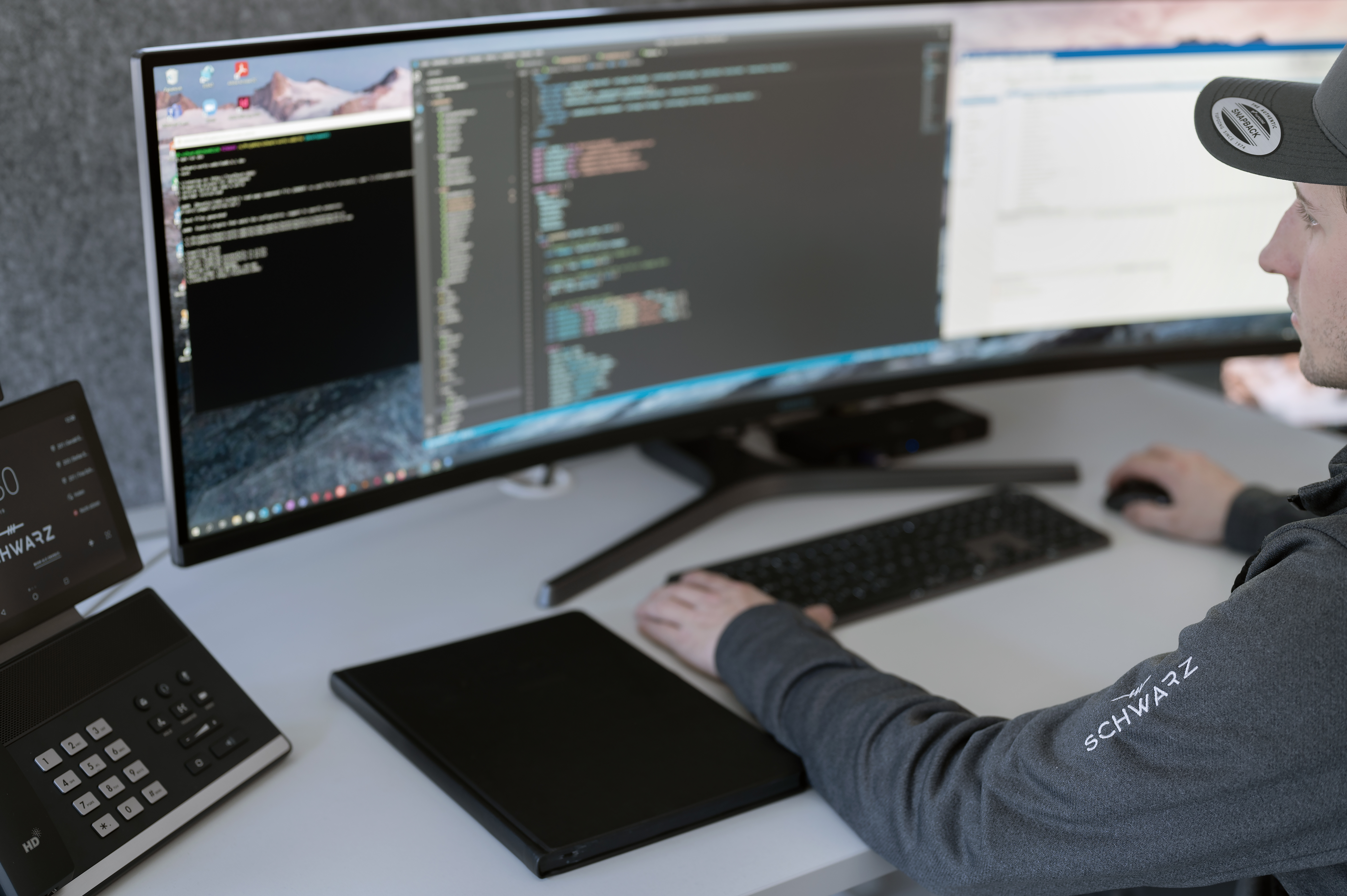Mitarbeiter beim Programmieren