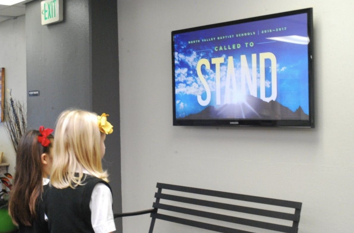 digital signage solutions are becoming more popular in education