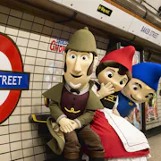 Animated scene of Sherlock Gnomes with two other gnomes, standing in the London Underground next to a sign for Baker Street.
