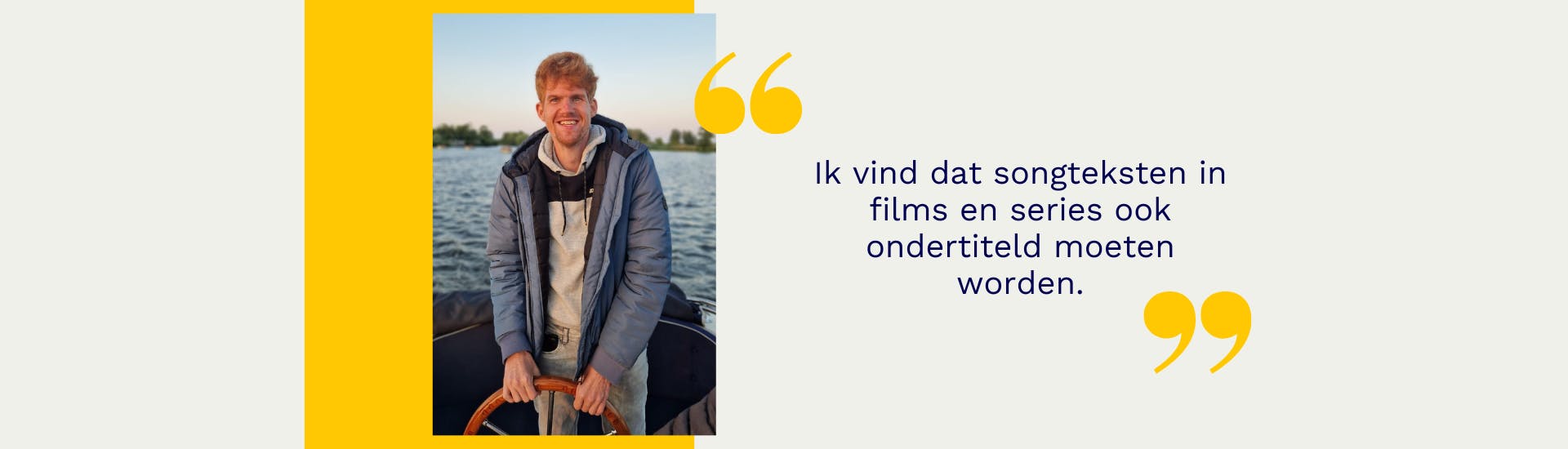 Portret van Stefan met een geel vlak eromheen. Rechts ernaast staat tussen gele aanhalingstekens. Ik vind dat songteksten in films en series ook ondertiteld moeten worden.