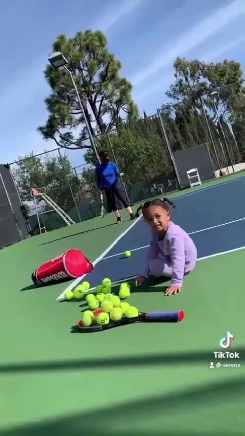 Olympia on the court with mommy, Serena Williams
