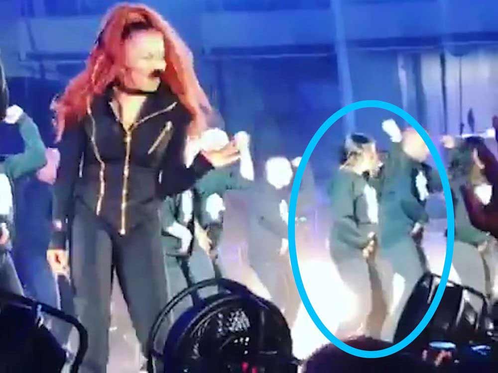 Janet Jackson and Jenna Dewan on stage.