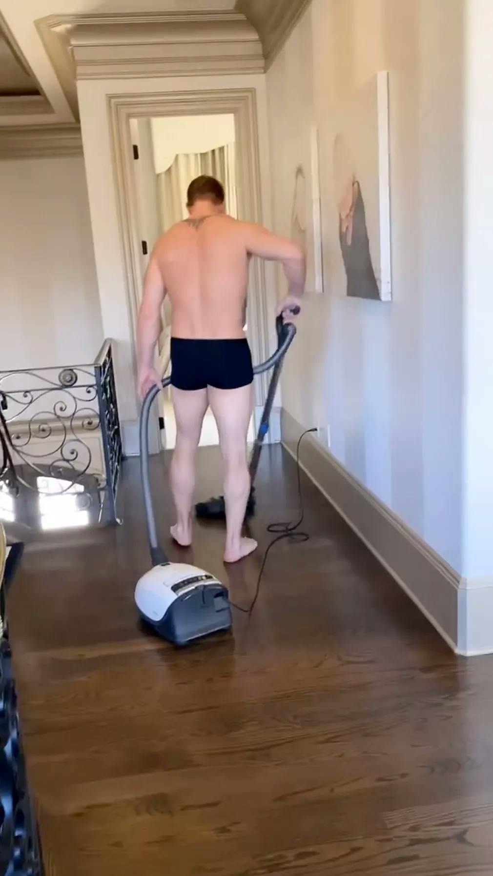 Kroy Biermann cleaning the GA Mansion