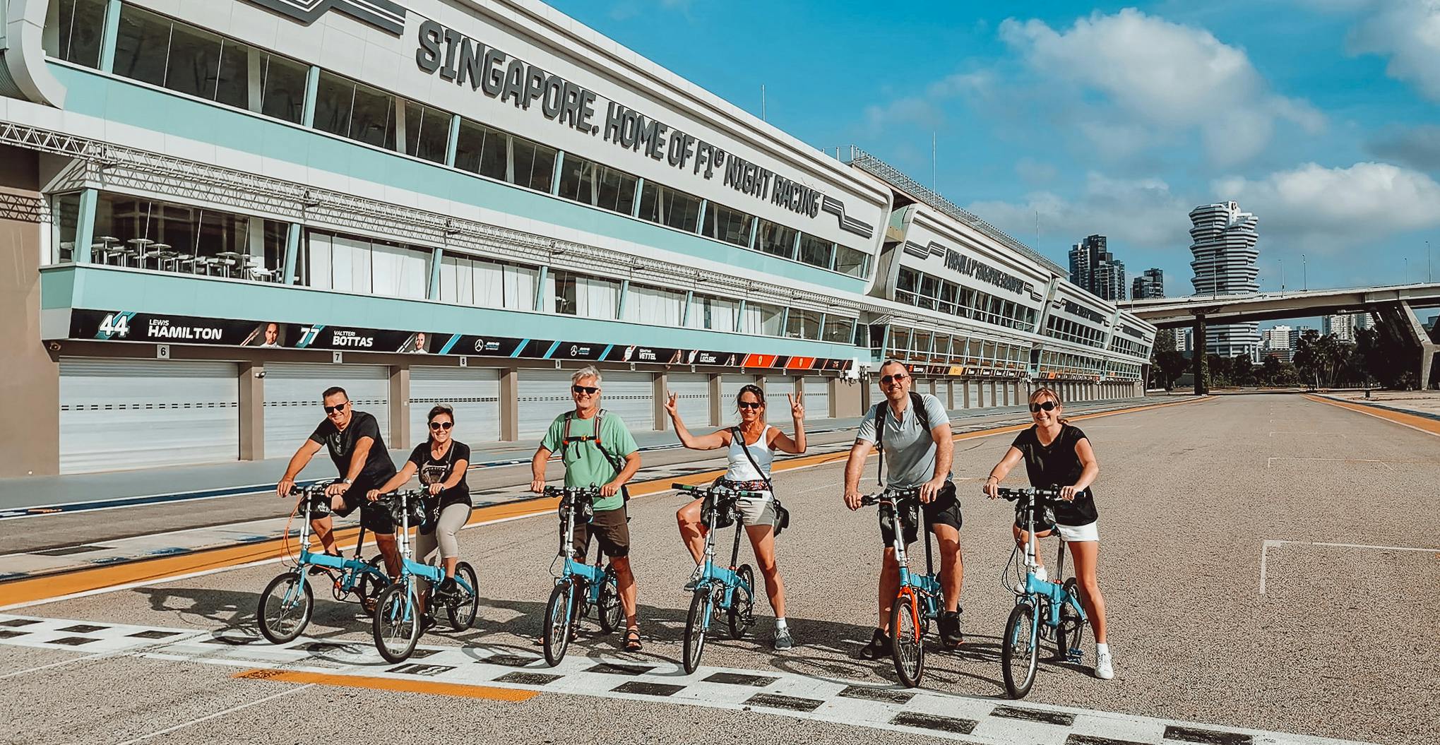 Cycle along iconic spots in Singapore