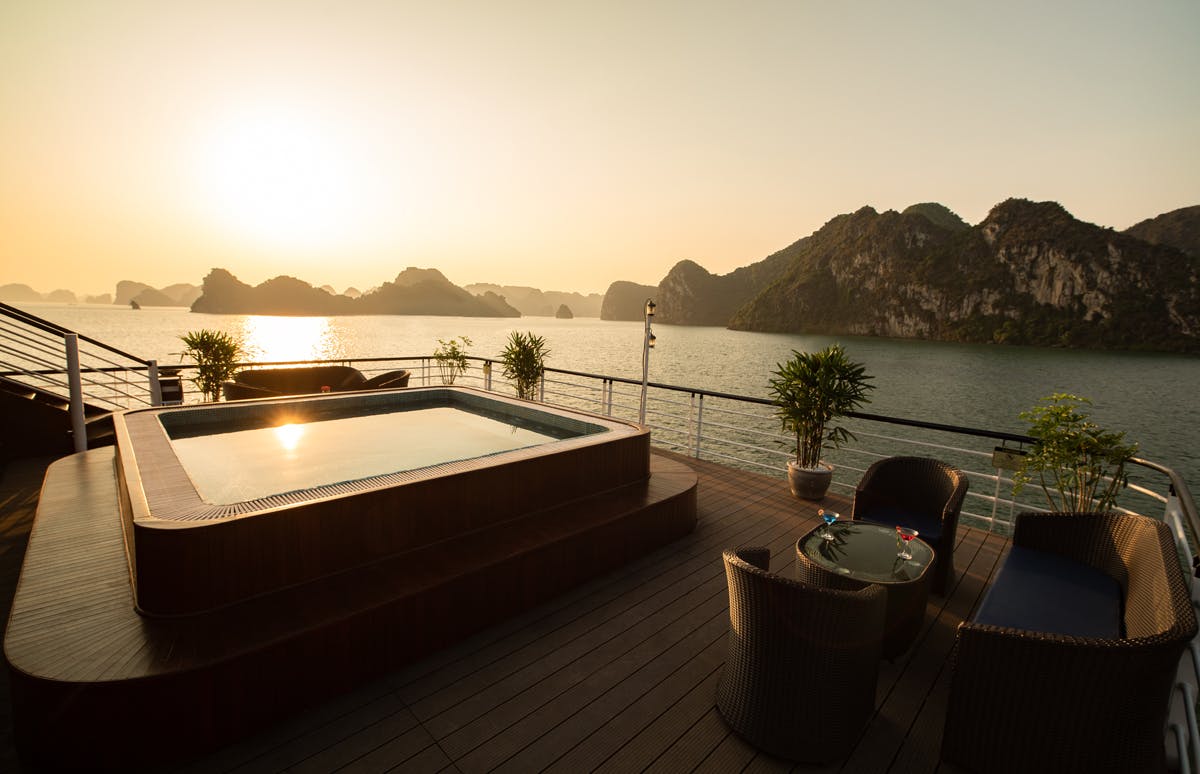 6 Tips on How to Choose the Best Halong Bay Cruise 