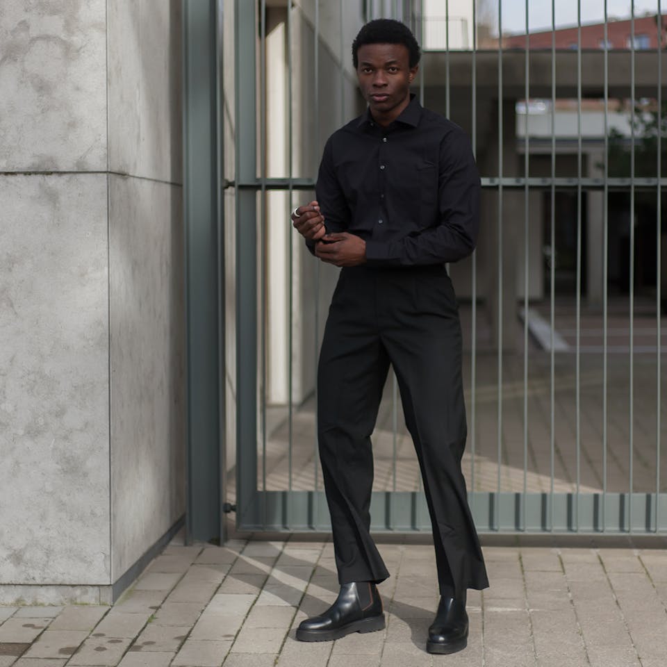 #5 - The Black Shirt | Seidensticker