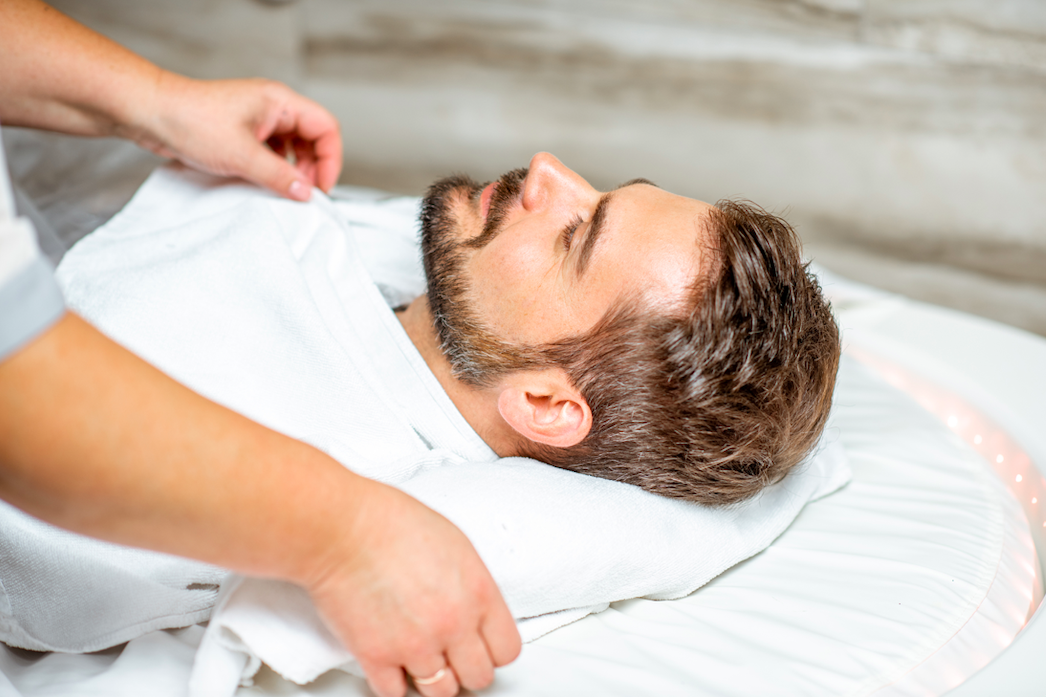 Les produits utilisés vont avoir des propriétés spécifiques: hydratation ou détox, le caisson permet d'augmenter la température pour favoriser l'absorption des actifs par votre corps.