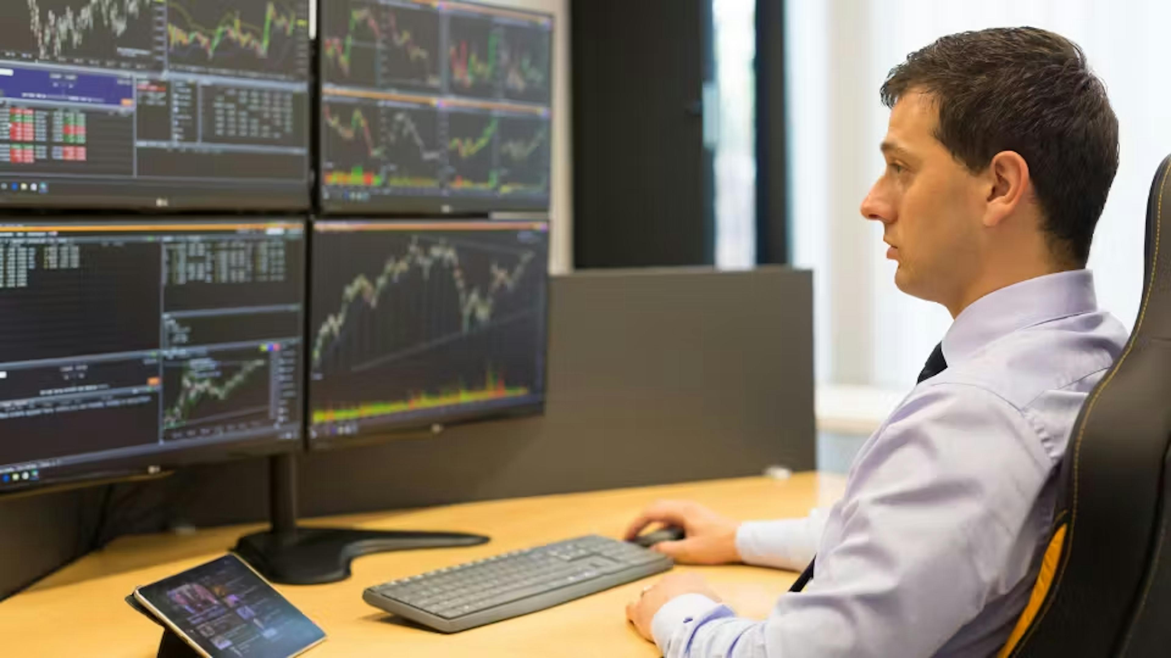 Become a Licensed Stockbroker with the Series 7 & Series 63 Courses