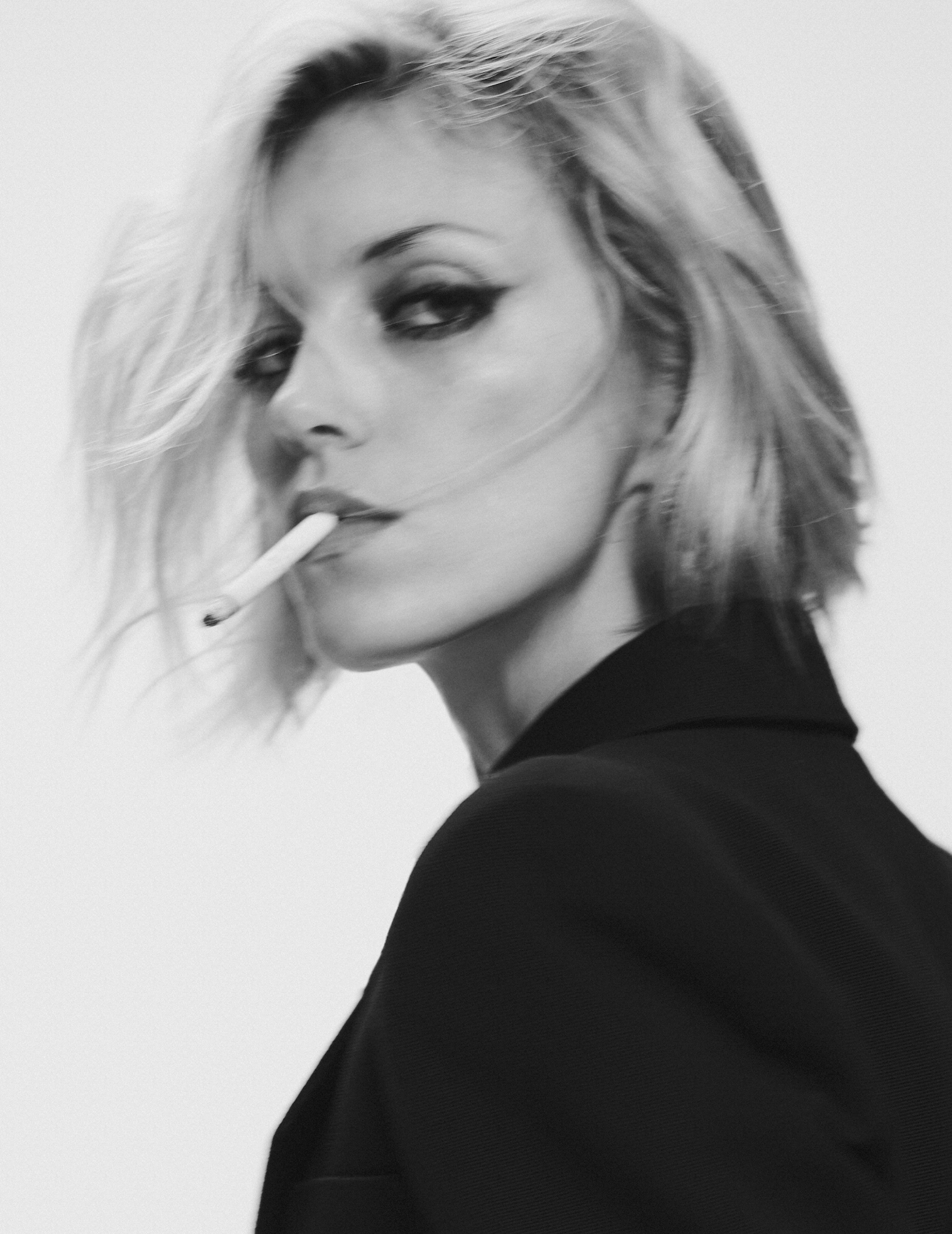 V Mag Anja Rubik