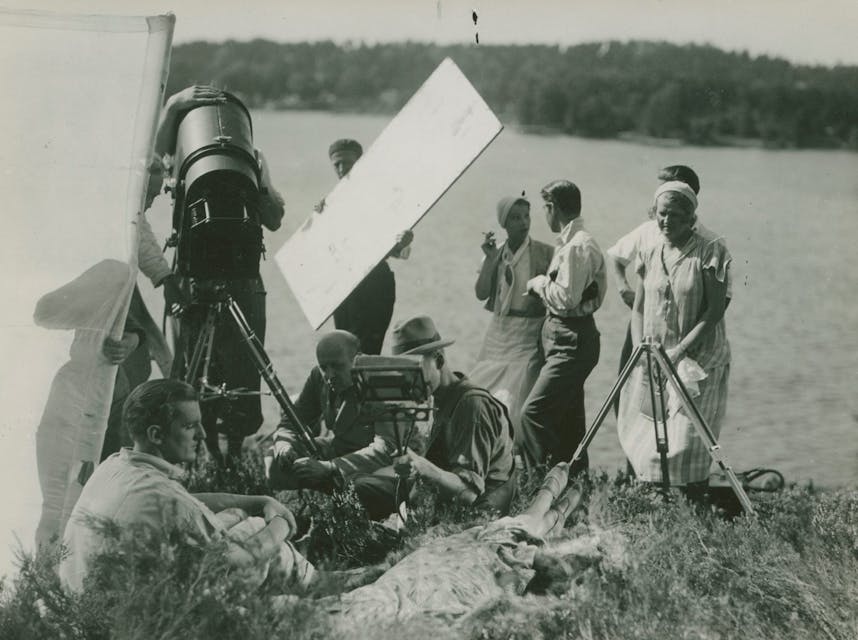 From the production of Servant’s Entrance (original: Vi som går köksvägen) © 1932 AB Svensk Filmindustri