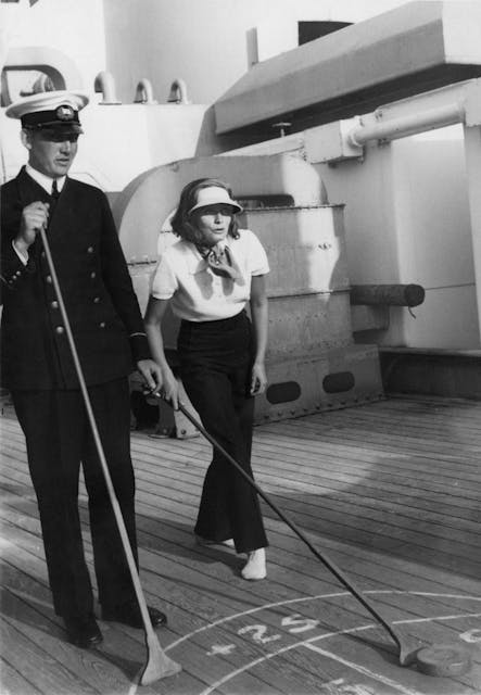 Greta Garbo playing shuffleboard on one of the ships of the Swedish American Line. Photographer: unknown/Sjöhistoriska museet