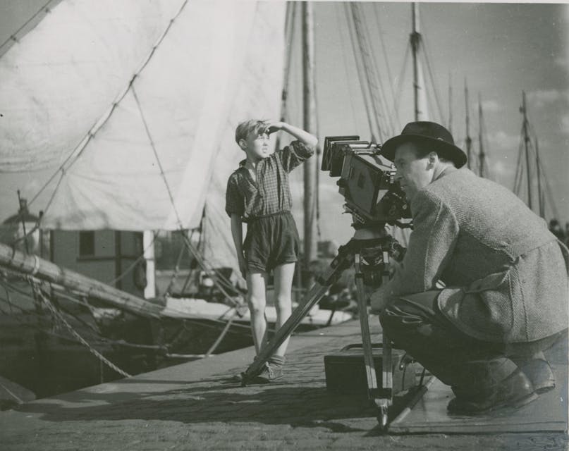 Arne Sucksdorff during the production of A City in Light © 1947 AB Svensk Filmindustri