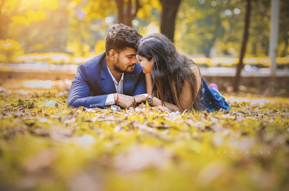 Latest couple pictures in pre-wedding location
