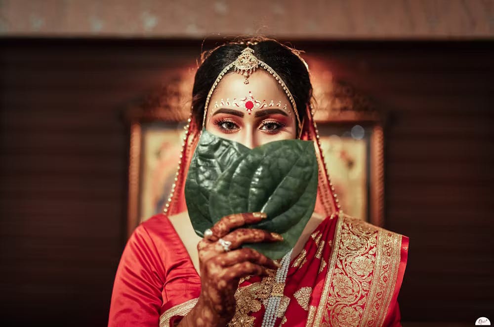 Bengali Bridal Photoshoot Pose