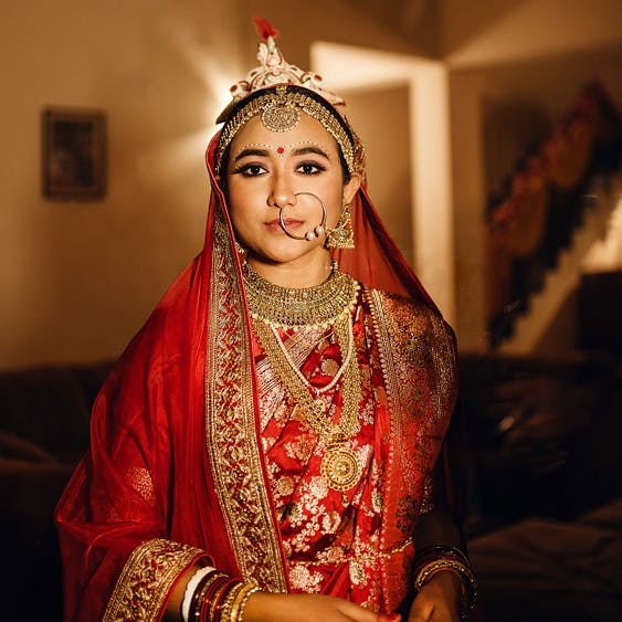 Bengali bride posing pic