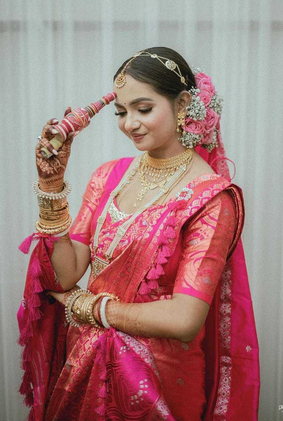 Bride wearing Sakha Pola pic