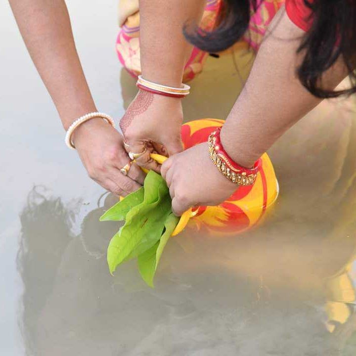 Bengali Wedding Rituals in Ganga River