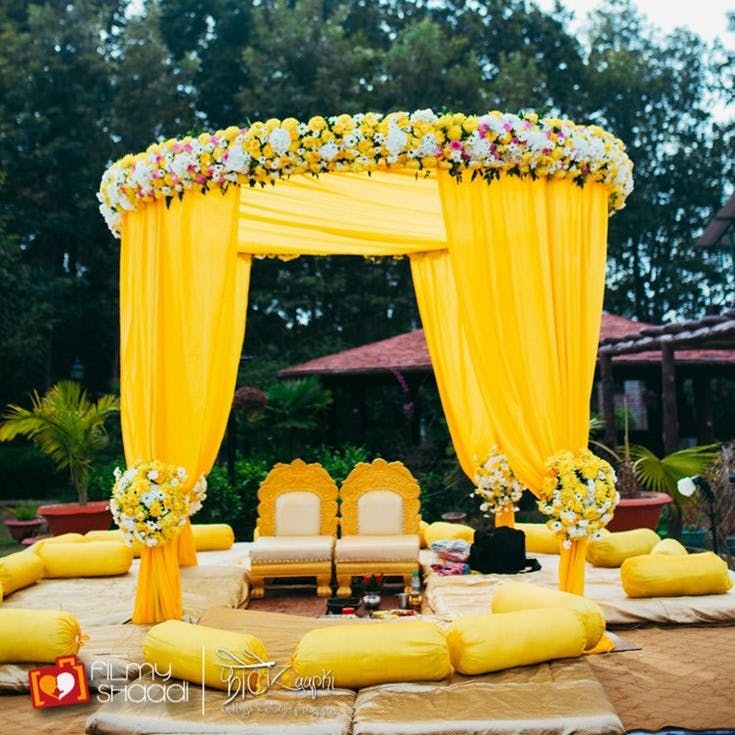  A Beautiful Yellow And White Ambience.