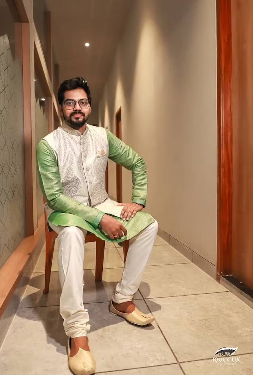 Simple Green And White Look For The Groom 1