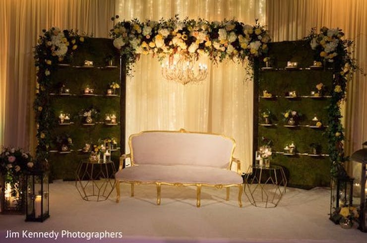  A Sombre And Classy Wedding Stage Design