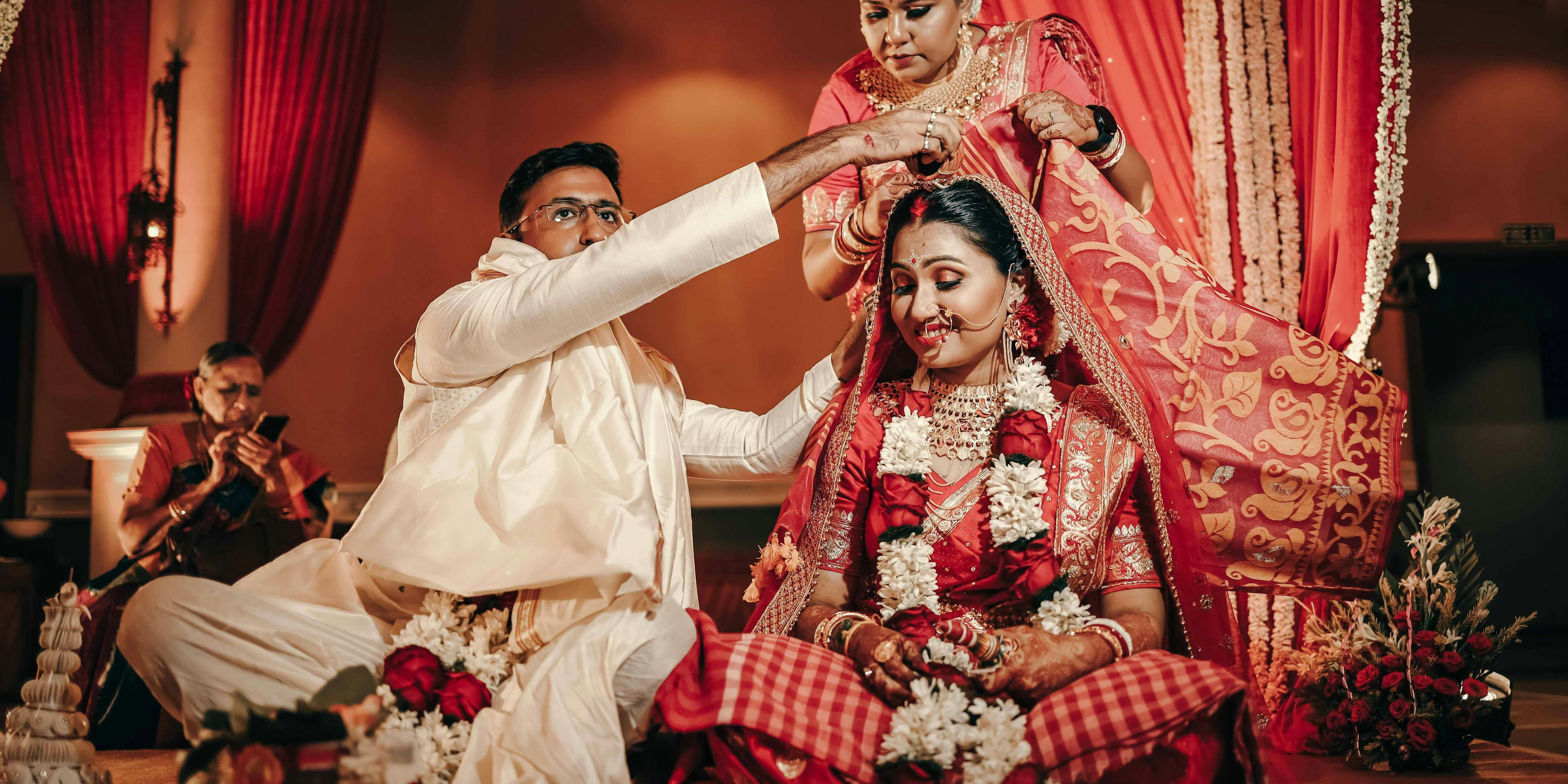 Bengali Wedding Dress Ideas For Bengali Bride And Groom 