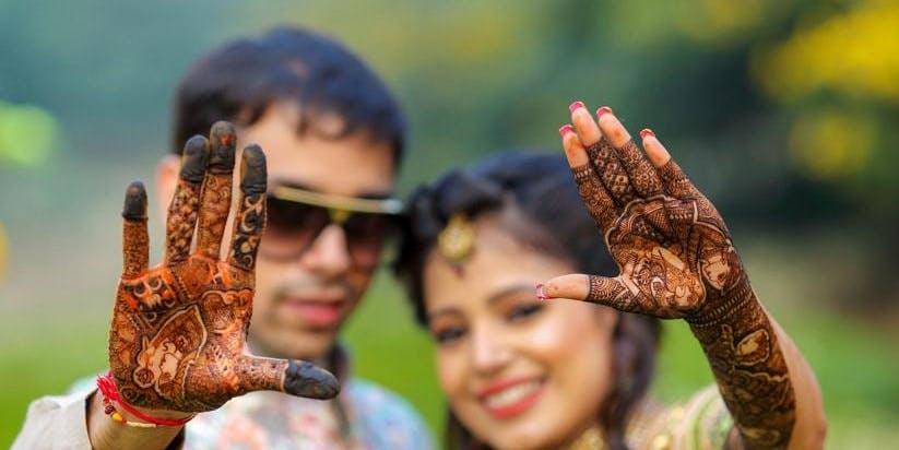 couple mehndi pose ideas