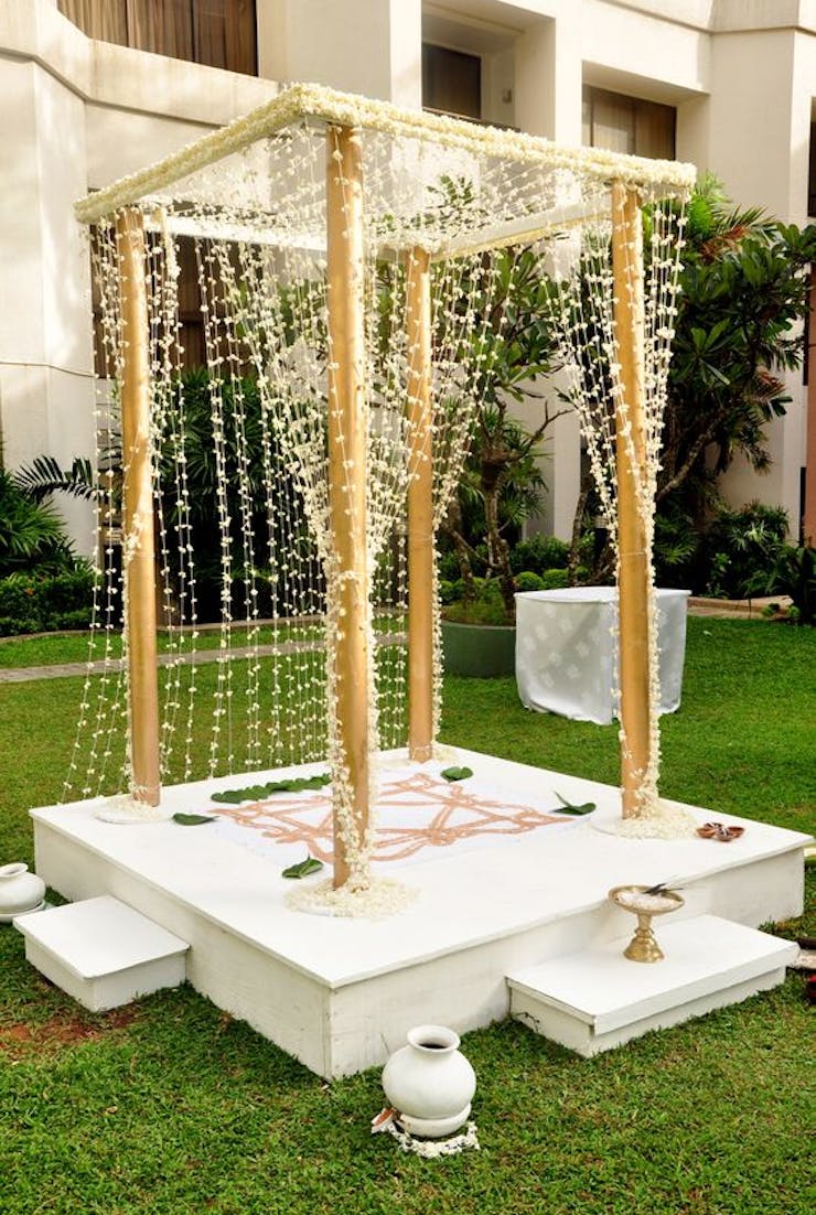 Bengali Wedding Mandap by Juhi Mogra