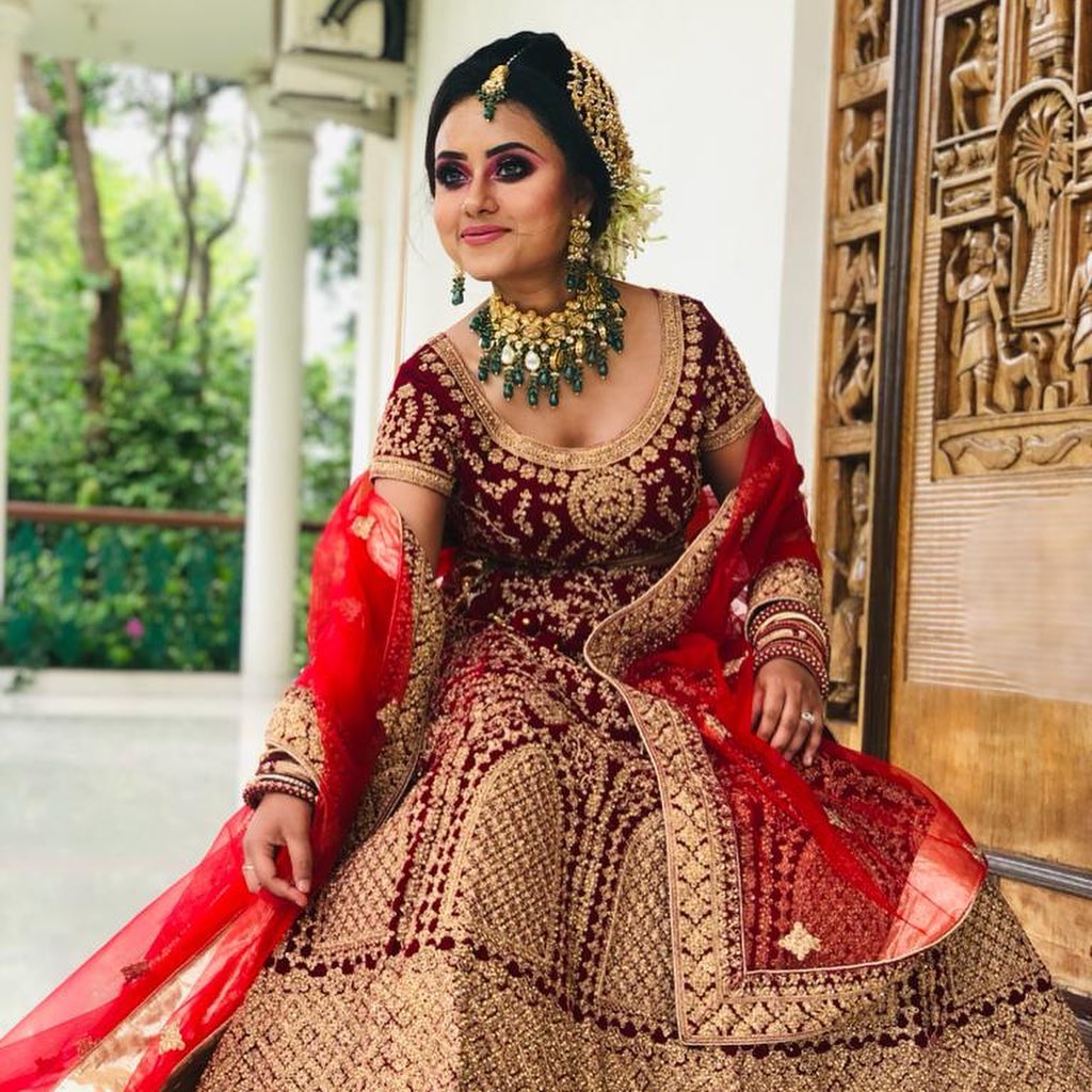 All About Mouni Roy's Bengali Bridal Look In Sabyasachi