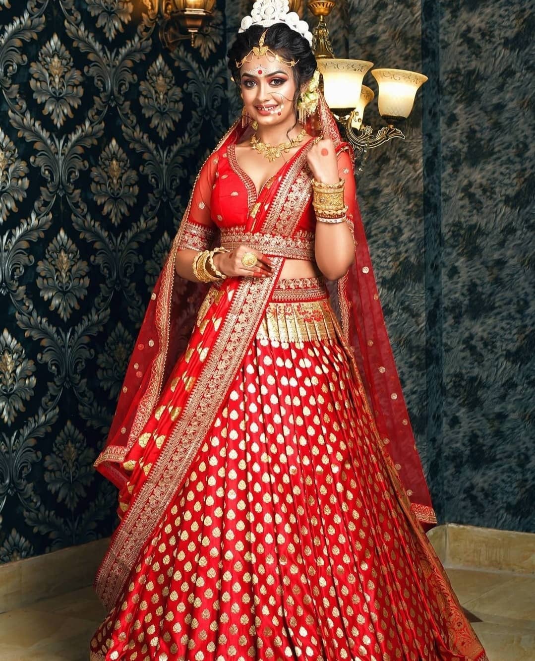 Beautiful Non Bengali Bride Red Lehenga Choli Gorgeous Looking Makeup Stock  Photo by ©aarnabdas01@gmail.com 563712094