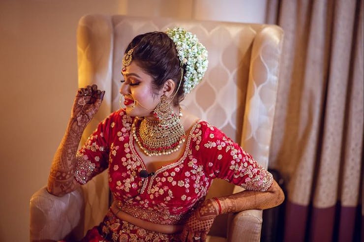 bride pose