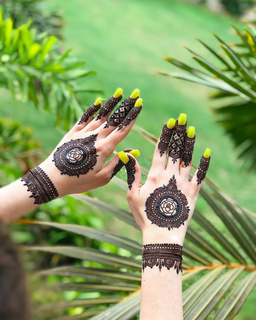 Top more than 81 simple wrist henna tattoos  thtantai2