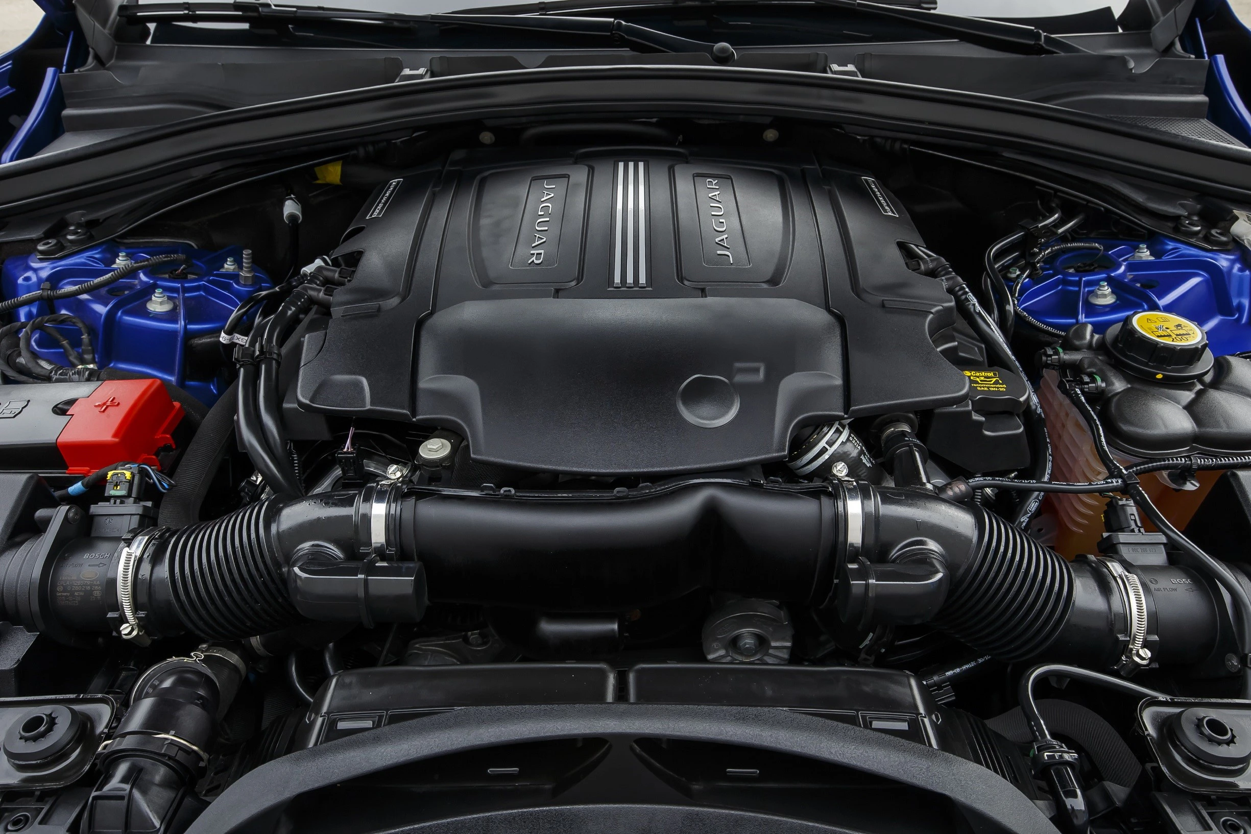 Jaguar F-Pace X761 Aussenansicht statisch Detail Motor