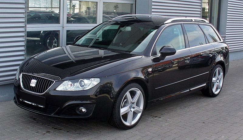 SEAT Exeo ST 3R Aussenansicht Front schräg statisch schwarz