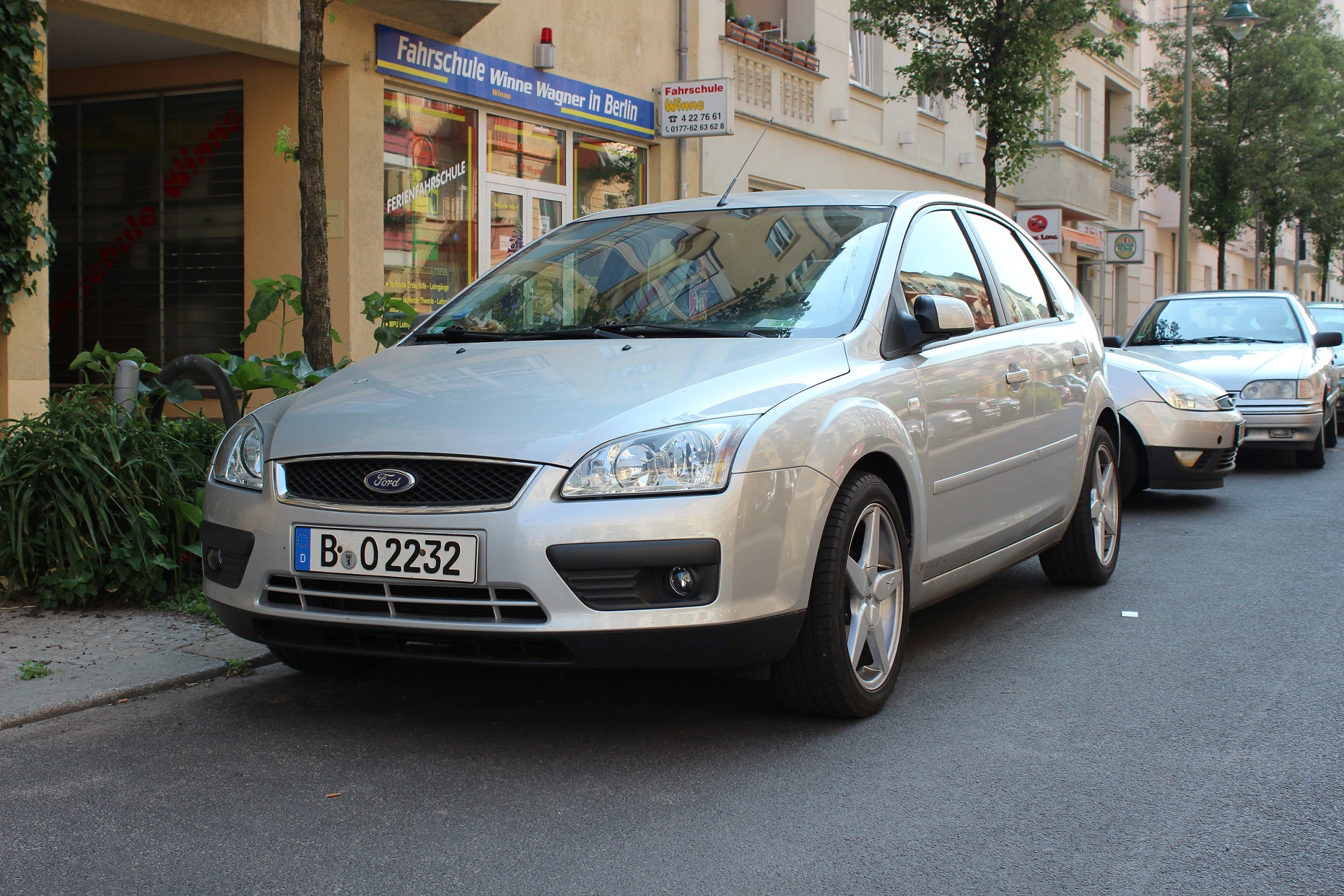 Ford Focus MK2 Aussenansicht Front schräg statisch silber