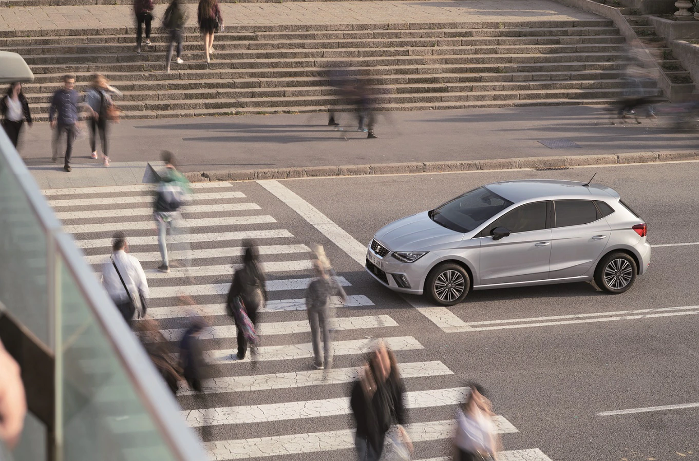 SEAT Ibiza Aussenansicht Seite schräg erhöht statisch silber