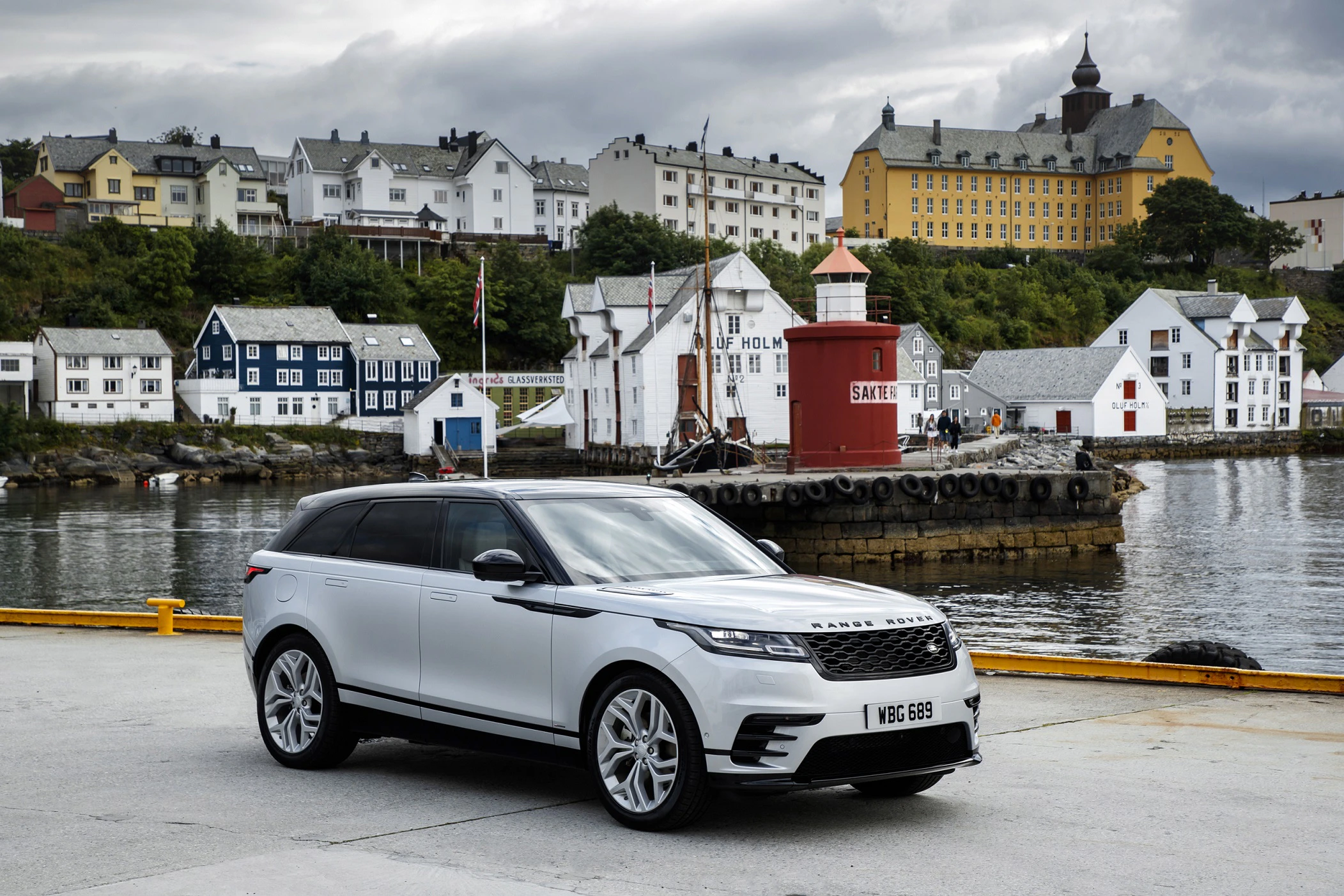 Land Rover Range Rover Velar Aussenansicht Front schräg statisch weiß