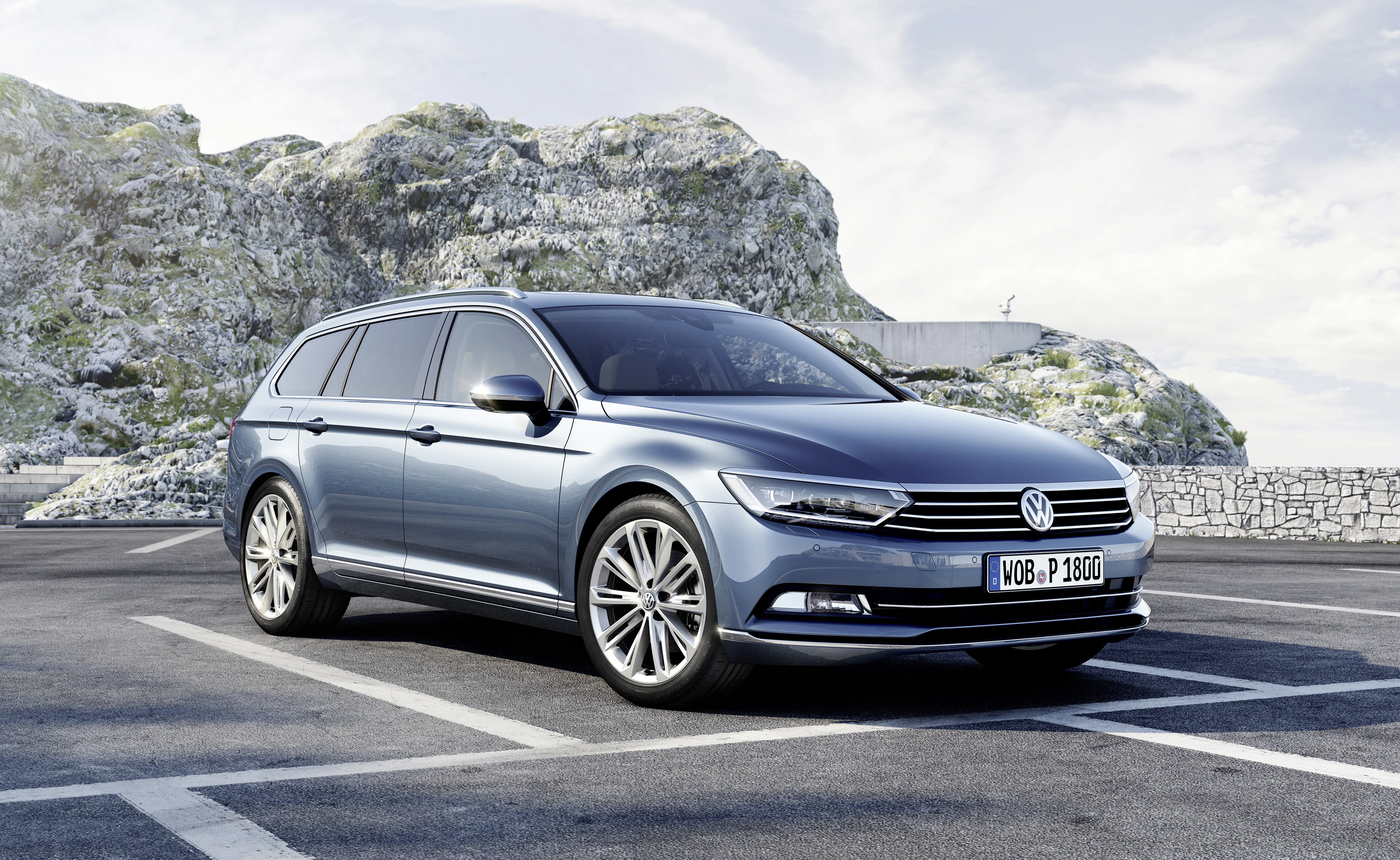 VW Passat B8 Variant Aussenansicht Front schräg statisch blau