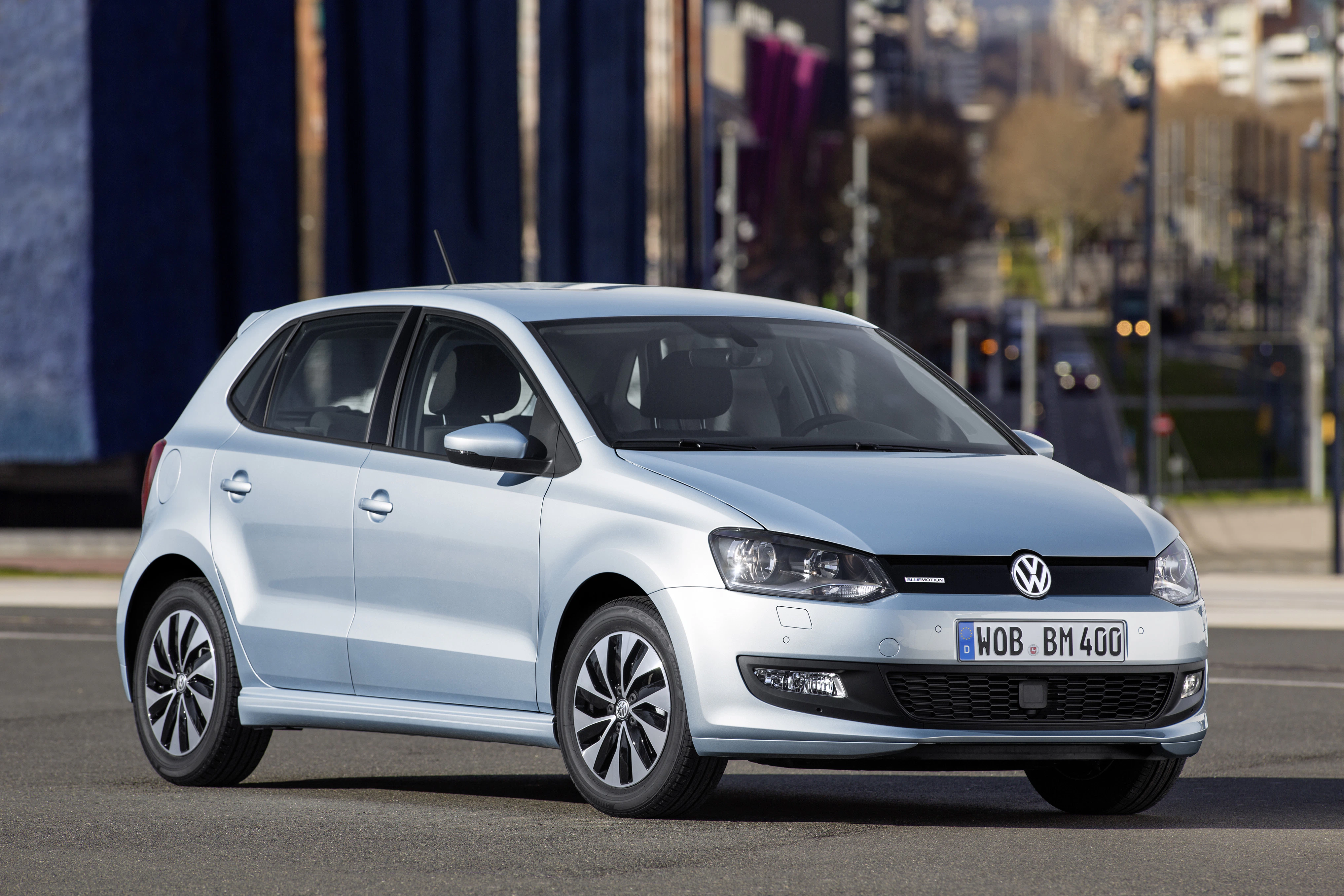 VW Polo 6R Facelift BlueMotion Fünftürer Aussenansicht Front schräg statisch silber