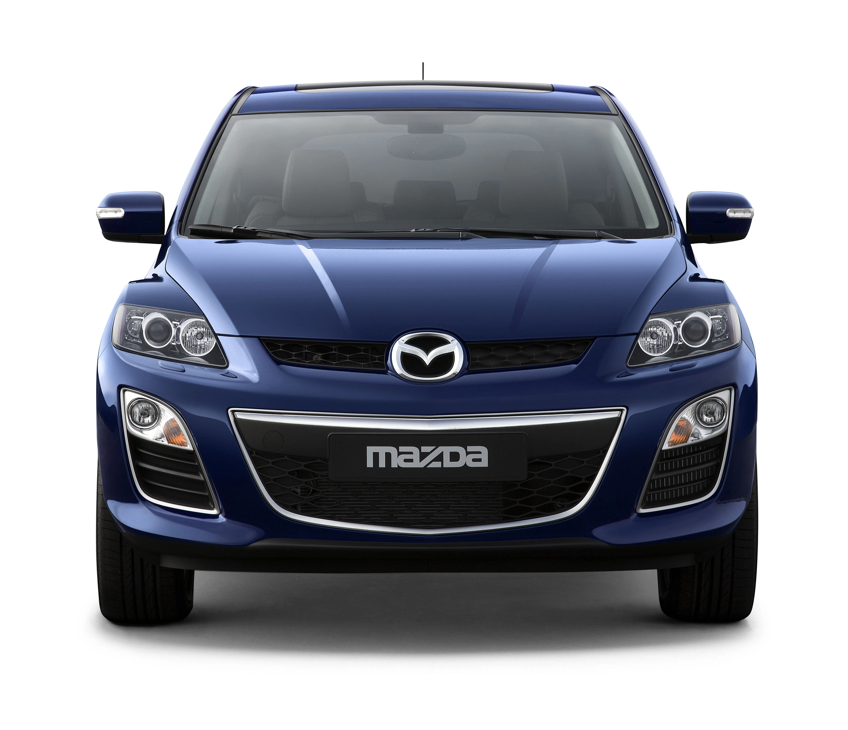 Blauer Mazda SUV von vorne, mit markantem Kühlergrill und stilvollen Scheinwerfern, auf neutralem Hintergrund.
