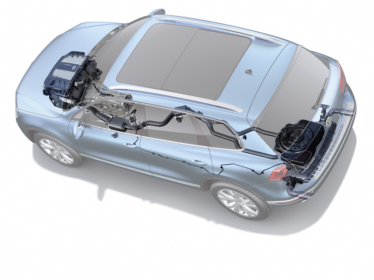 Schnittdarstellung eines blauen Hybrid-SUVs mit sichtbarer Technik: Motor vorne, Batterie hinten, Kabelverbindungen dazwischen, auf weißem Hintergrund.