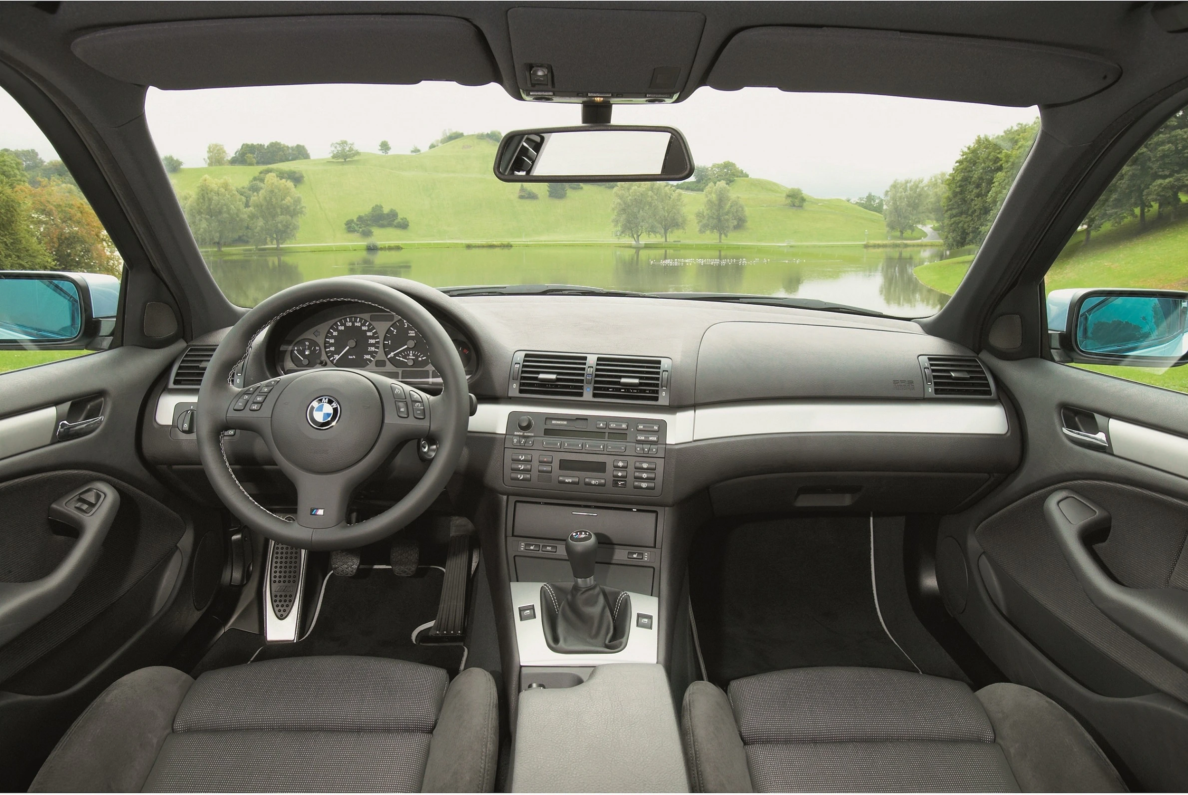 BMW 3er Touring E46 LCI Innenansicht statisch Vordersitze und Armaturenbrett
