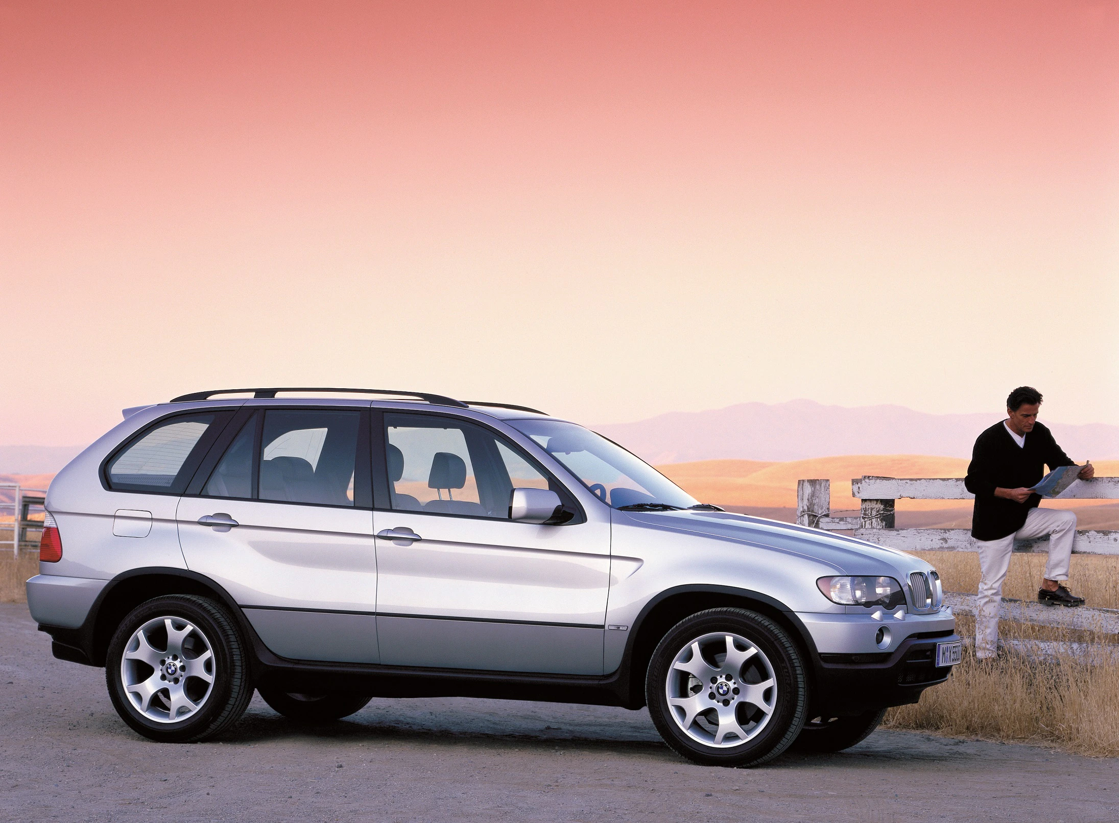 BMW X5 E53 Aussenansicht Seite schräg statisch silber