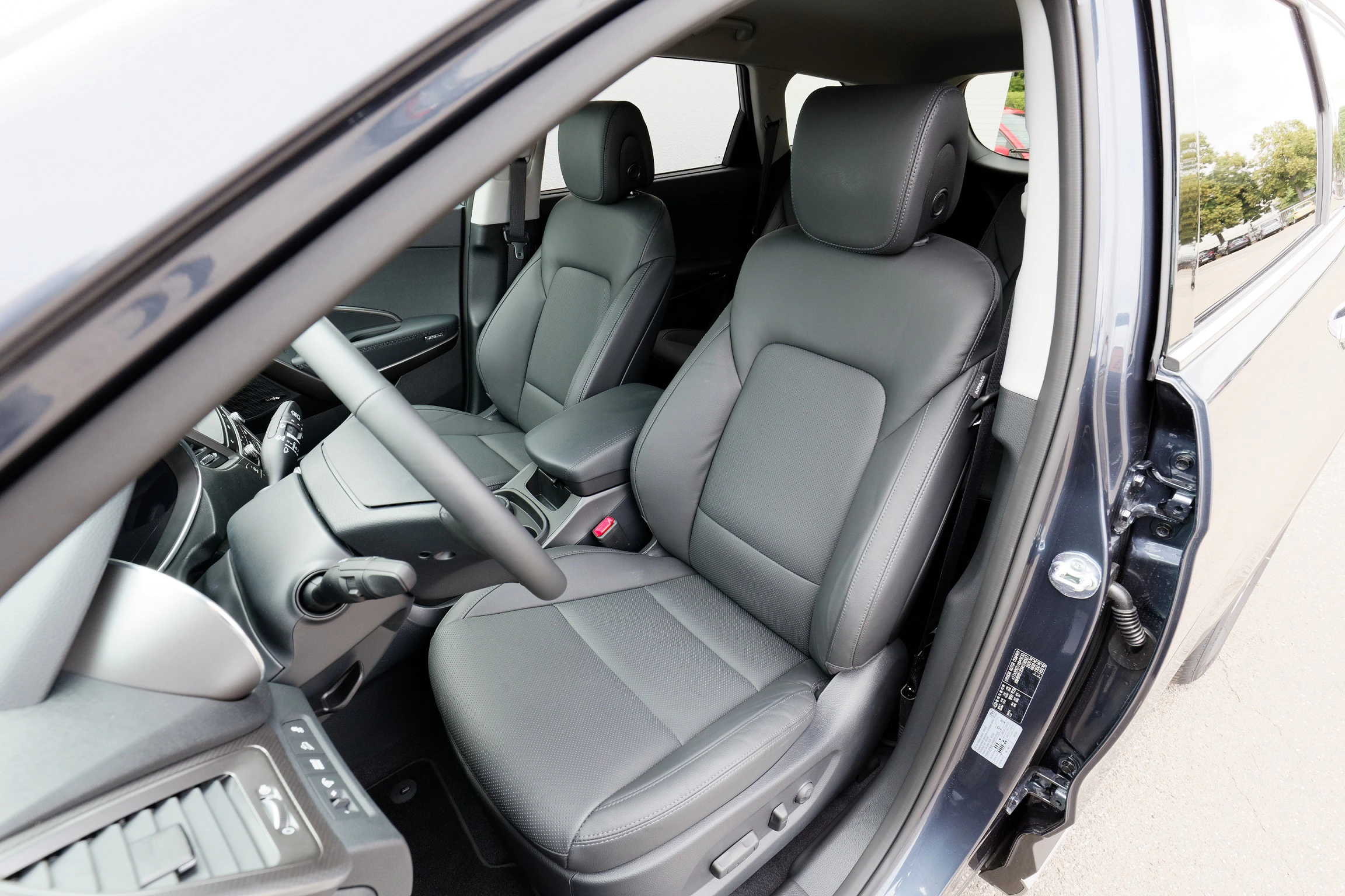 Hyundai Grand Santa Fe DM Innenansicht Detail statisch grau Fahrersitz