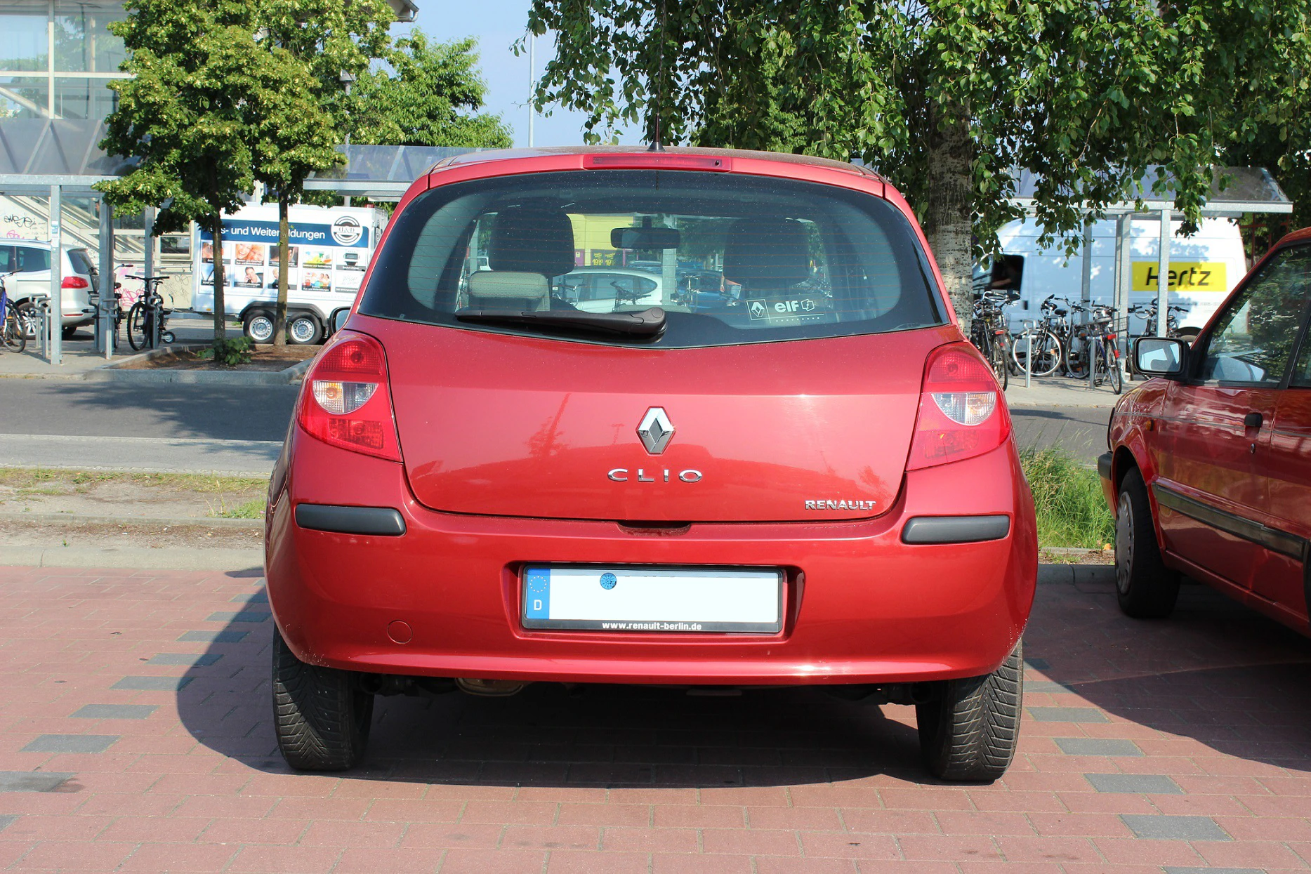 Renault Clio Dreitürer R Aussenansicht Heck statisch rot