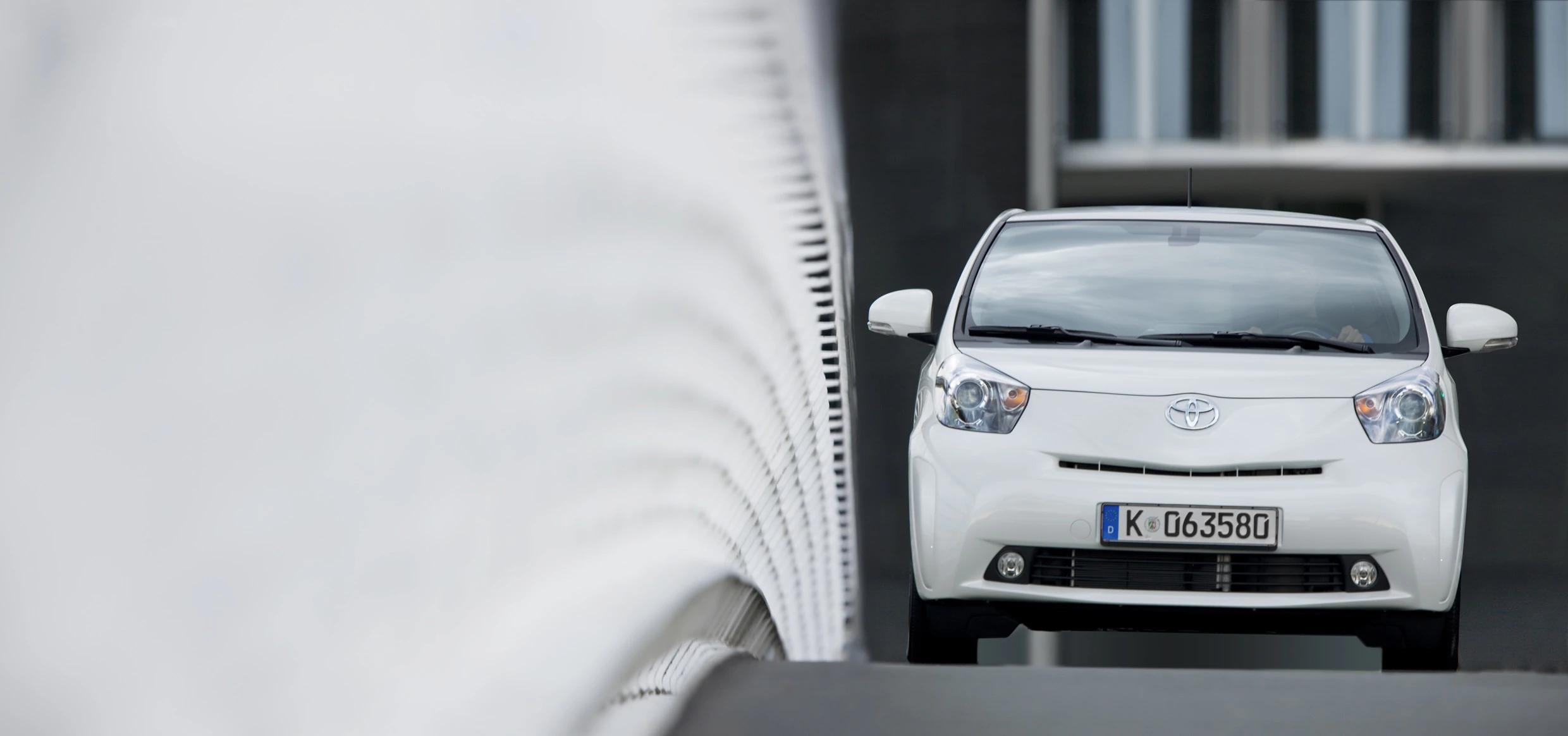 Toyota iQ AJ1 Aussenansicht Front statisch weiß