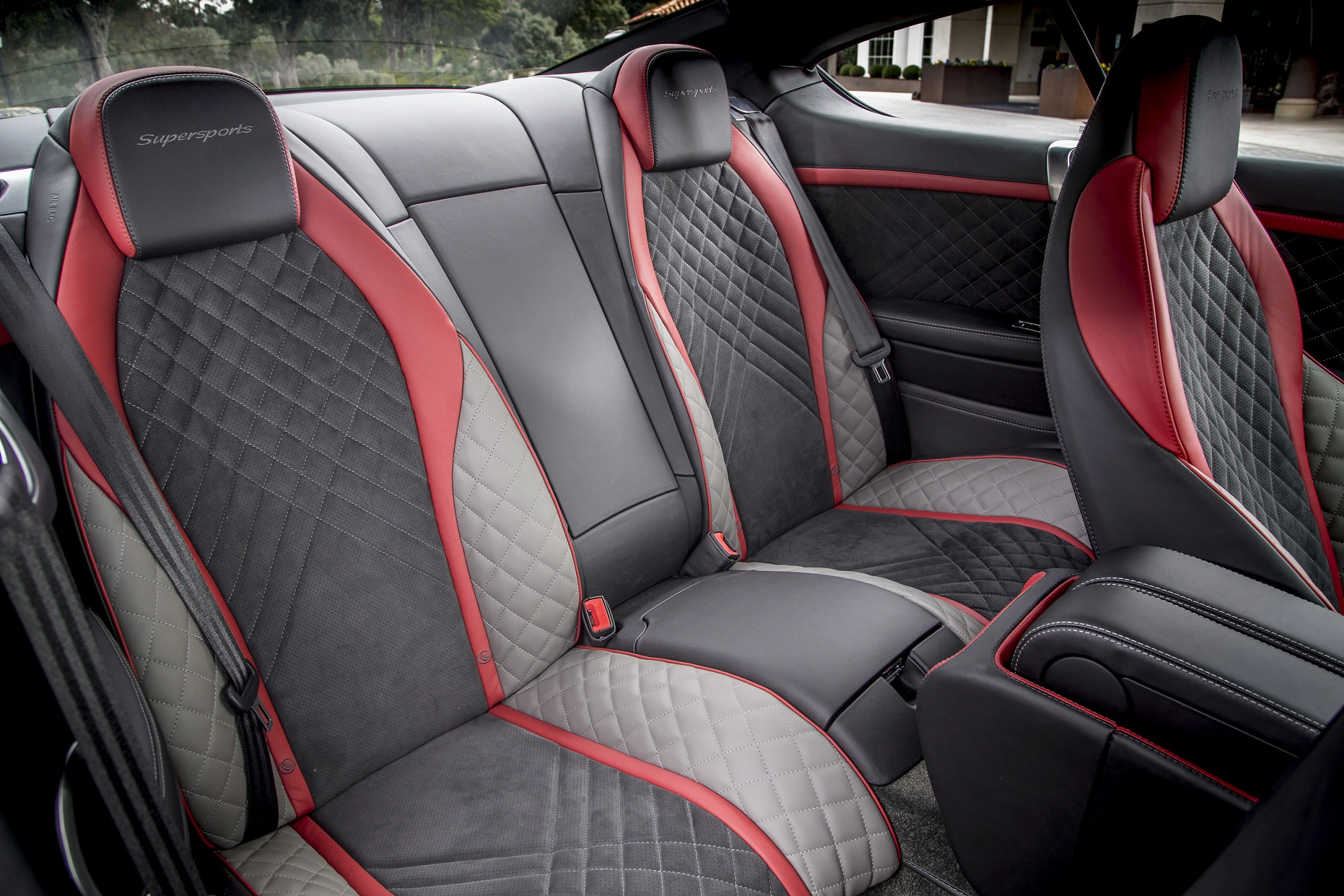 Bentley Continental Supersports Innenansicht statisch Rücksitze beifahrerseitig