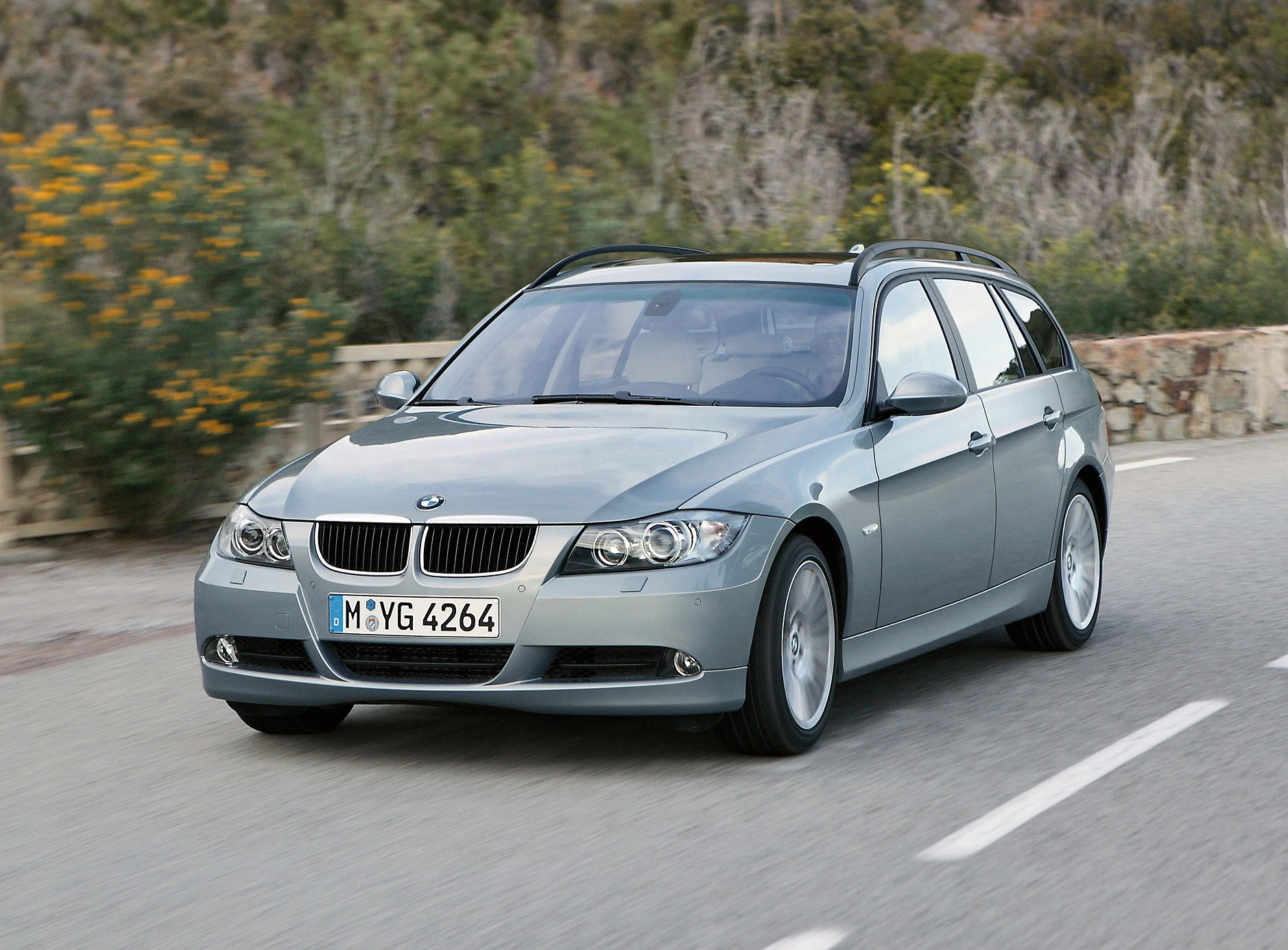 BMW 3er Touring E91 LCI Aussenansicht Front schräg dynamisch silber