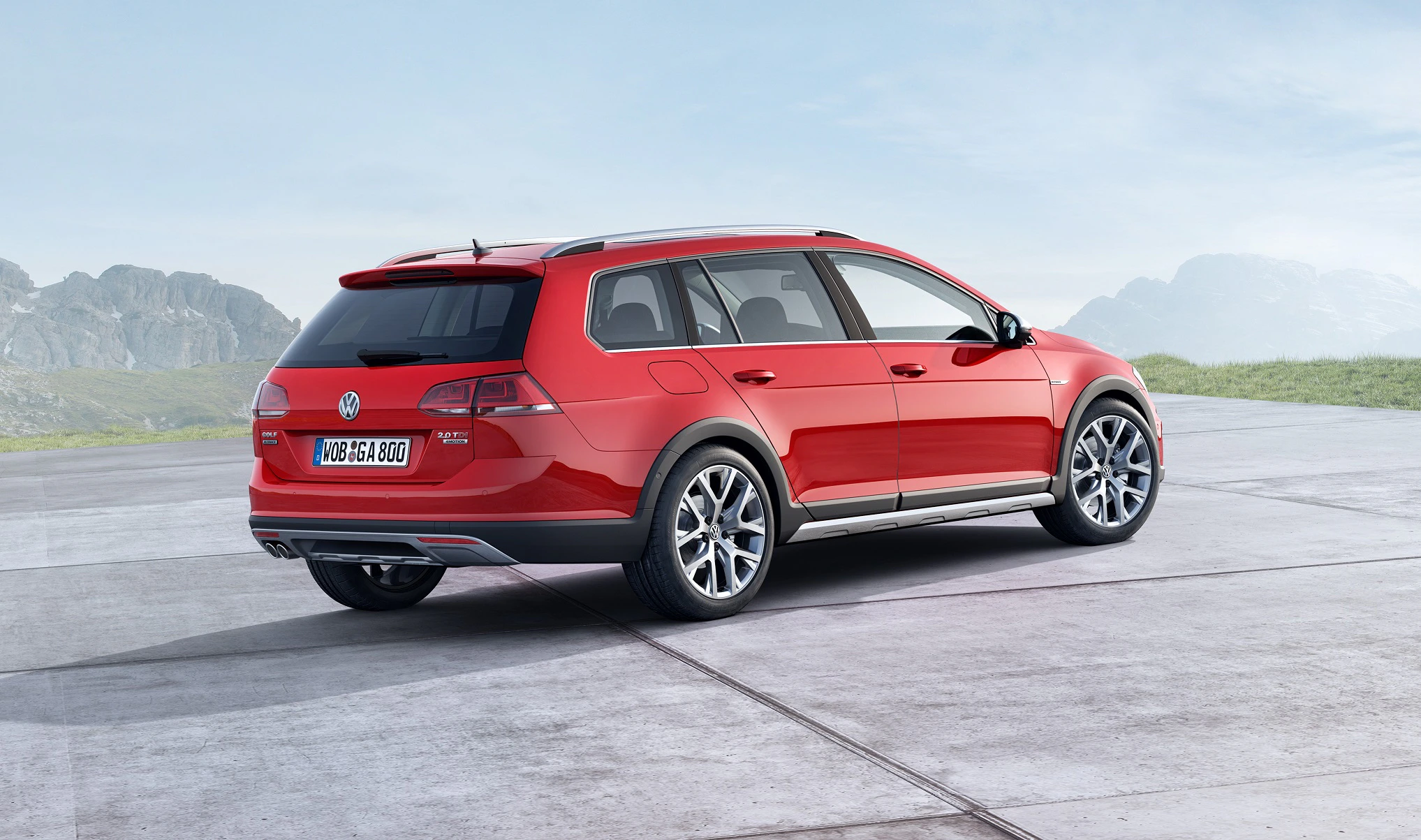 VW Golf 7 Alltrack Variant Aussenansicht Heck schräg statisch rot